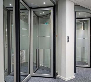 Enhanced Security: ASSA ABLOY RD3A/RD4A Security Revolving Door