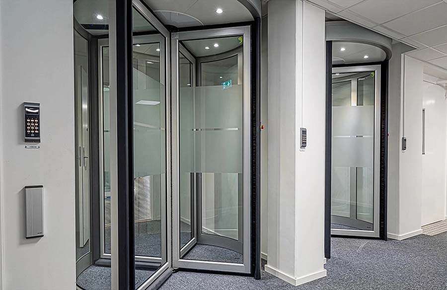 Enhanced Security: ASSA ABLOY RD3A/RD4A Security Revolving Door